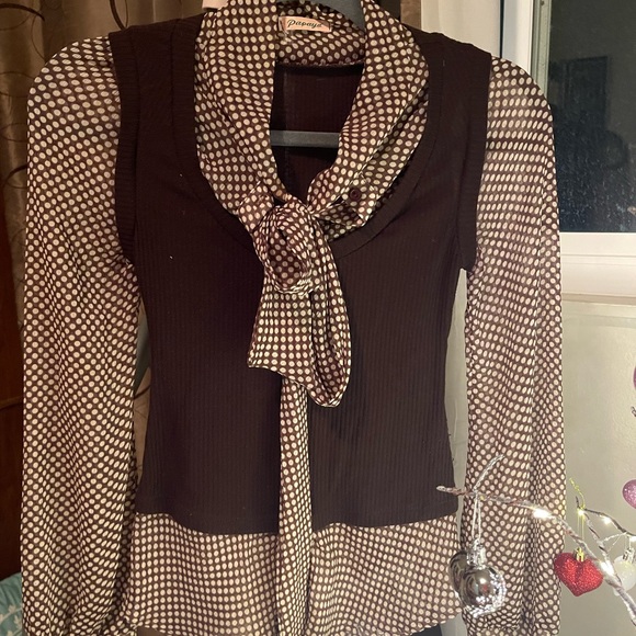 A 2-piece outfit. A bermuda and a matching blouse perfect for all occasions. - Picture 7 of 7